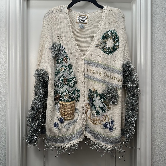 Sweaters - Unique Cream UGLY Christmas‎ sweater XL that LIGHTS UP! Battery pack operated 🎄